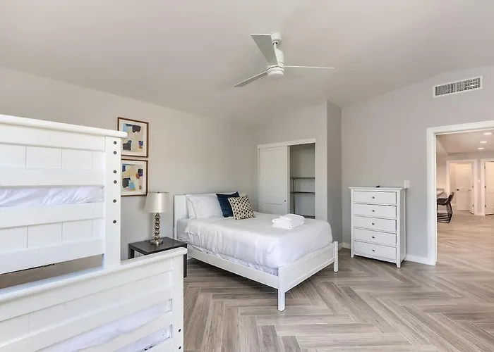Sunhaven - Private Heated Pool - Walk To Old Town